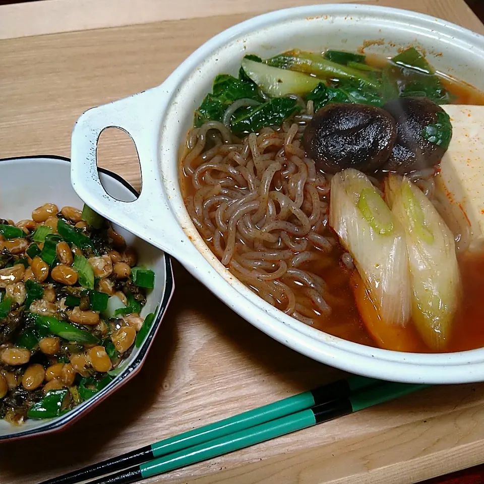 Snapdishの料理写真:1月29日 晩ごはん
･野菜たっぷりチゲ湯豆腐
･しその実納豆|田舎暮らしごはんさん