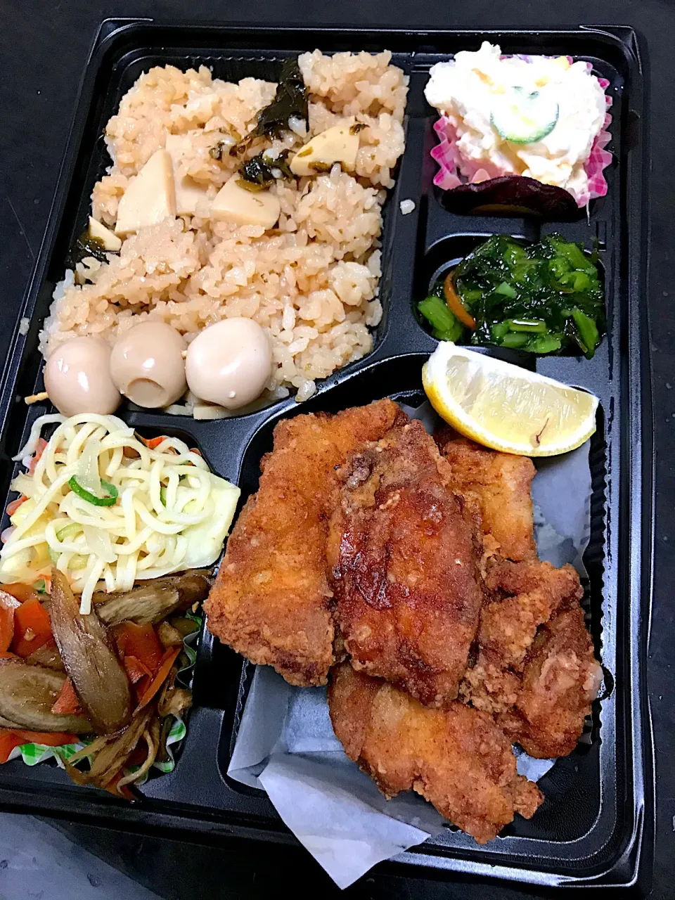 とりからあげお弁当　竹の子とワカメごはん|saturnさん