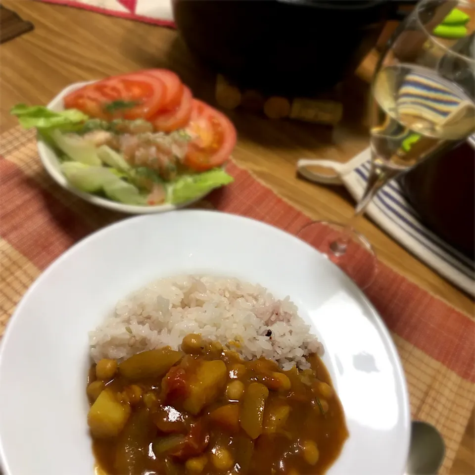 2021/01/29 バーミキュラでひよこ豆とトマトのカレー、甘エビカルパッチョサラダ|kykyさん