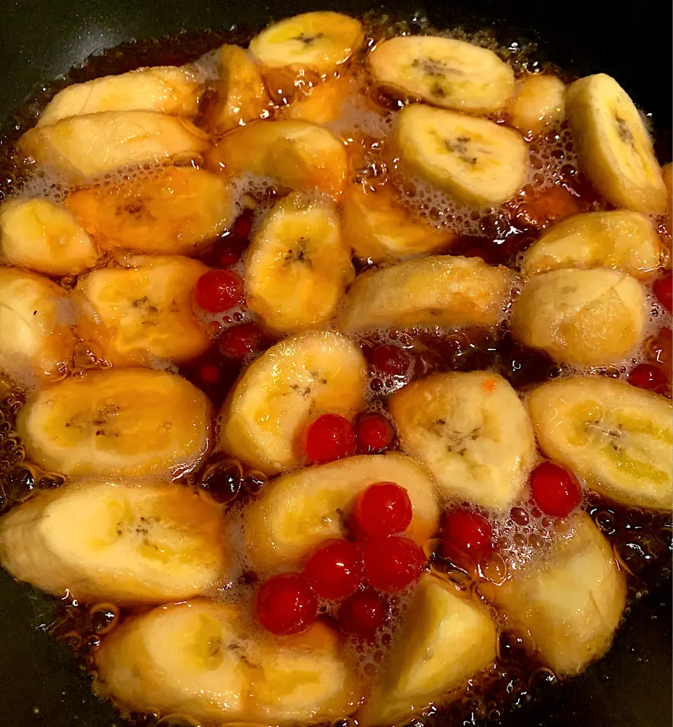 Sweet saba bananas cooked in moscovado sugar with sago (boba)|🌺IAnneさん