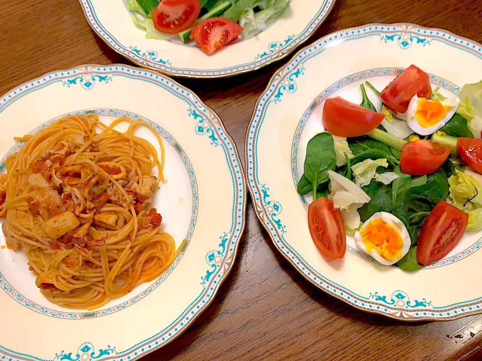 烏賊🦑帆立、はなびら茸のトマトソーススパゲティ🍝サラダ🥗今日の夕食20210129|rococoさん