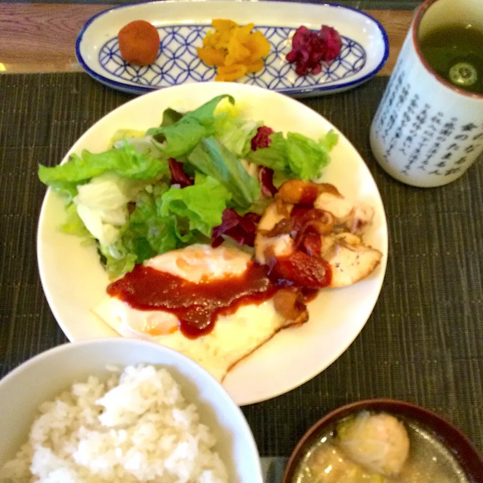 2021年1月30日　男前美容師の手作り朝ごはん　目玉焼きとチキングリル　白菜スープ∠( `°∀°)／|Booパパさん