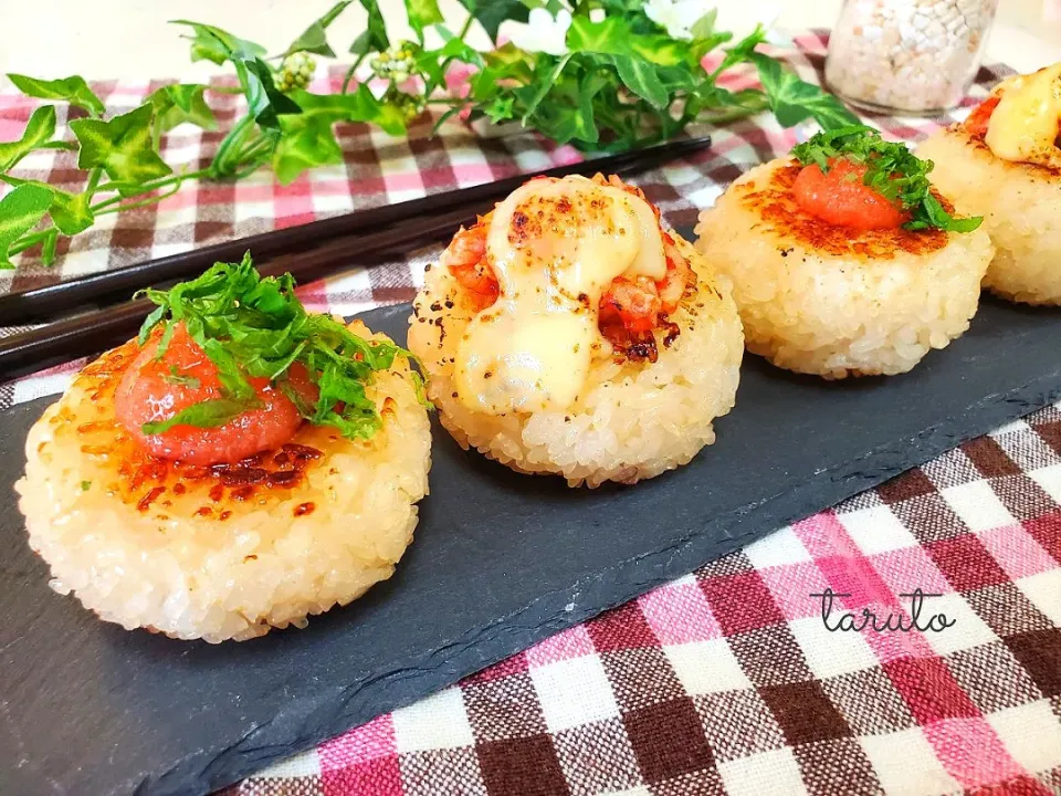 Snapdishの料理写真:“これ！うま!!つゆ”で
簡単🎵焼きおにぎり😋🍙🍙
これうまつゆひろめ隊🙋|taruto⭐️さん