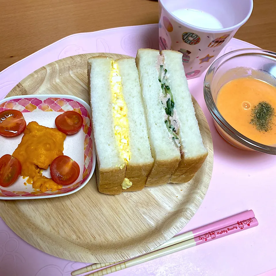 Snapdishの料理写真:4歳娘用2種のサンドイッチ|かなママさん