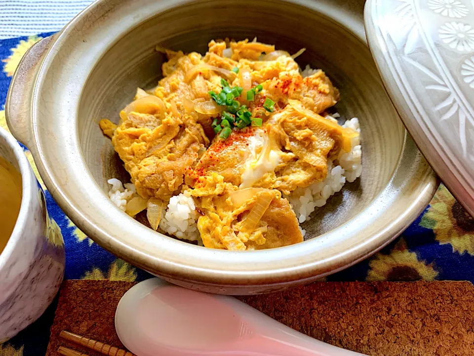 Snapdishの料理写真:アツアツ‼️鍋焼ききつね丼|いーのさん