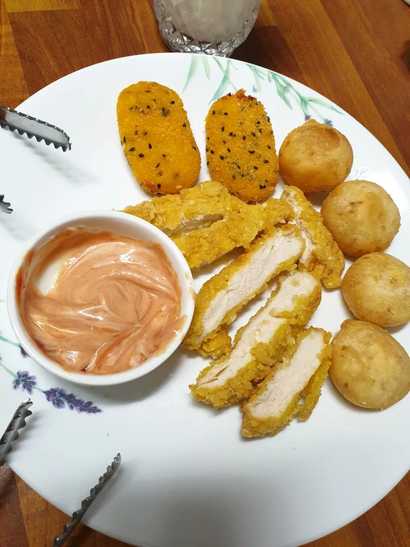 cheese balls, sweet potato & chicken tonkatsu😘|gabbysnowさん