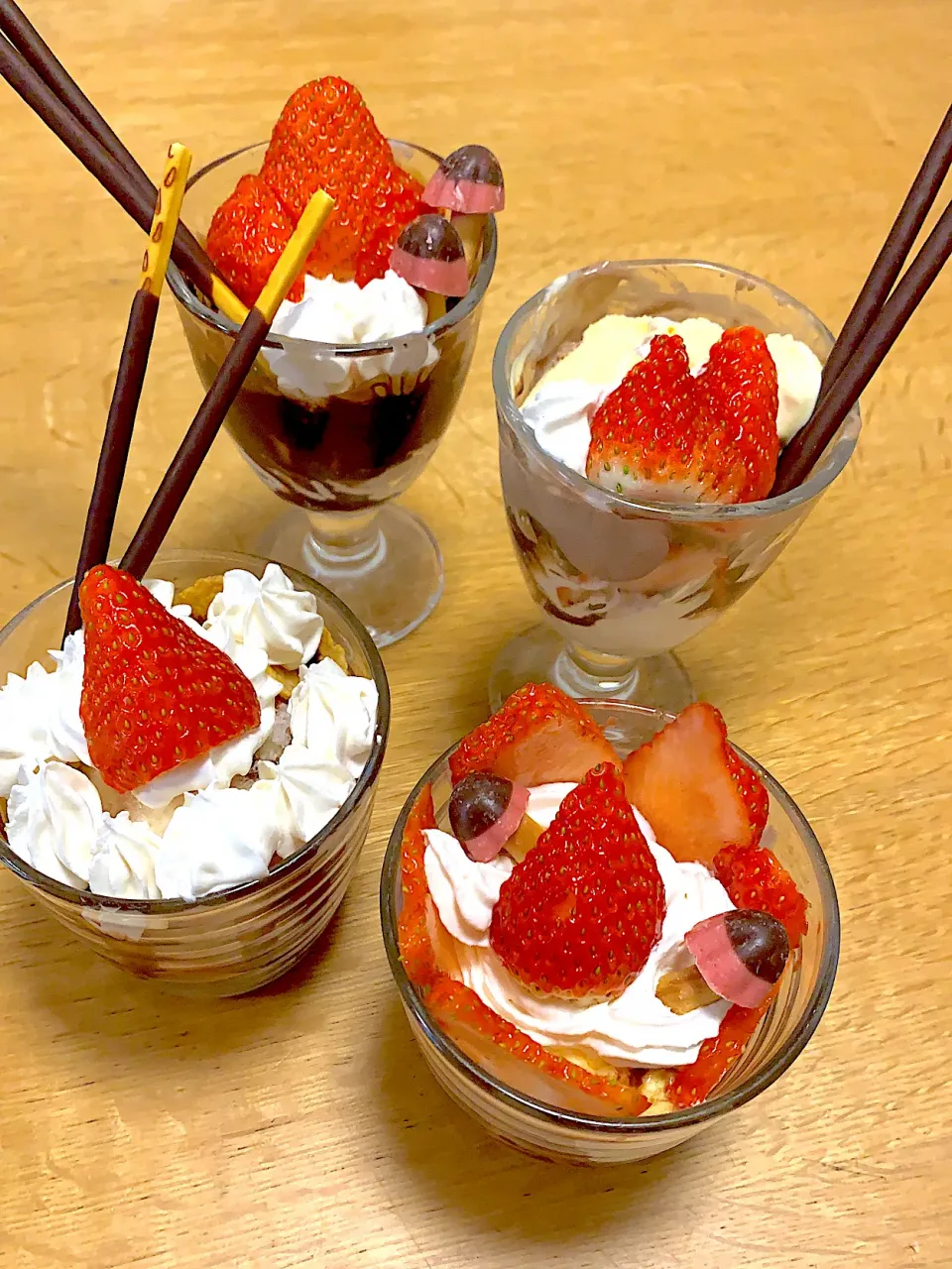 手作りいちごパフェ🍓|しげじいさんさん