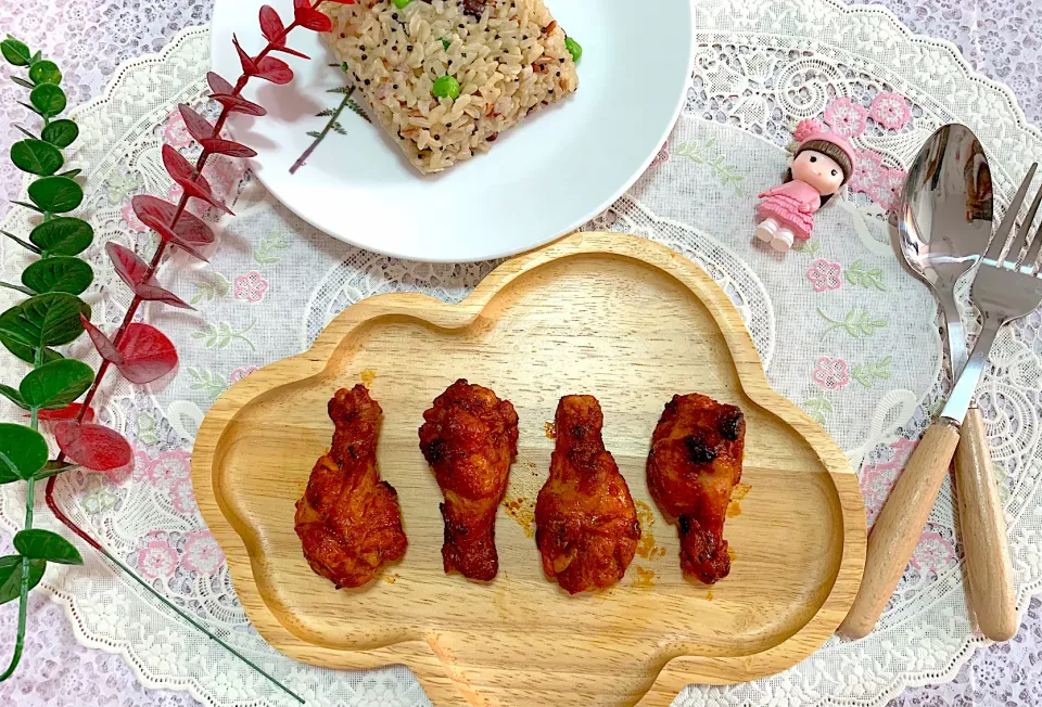 Snapdishの料理写真:Spicy chicken grill with grain rice|Ae+ Patchaさん