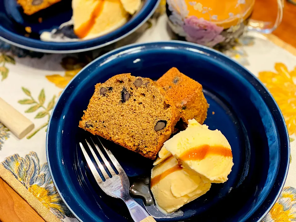 きな粉と黒豆のパウンドケーキバニラアイス添え☺︎|まめすけ。さん