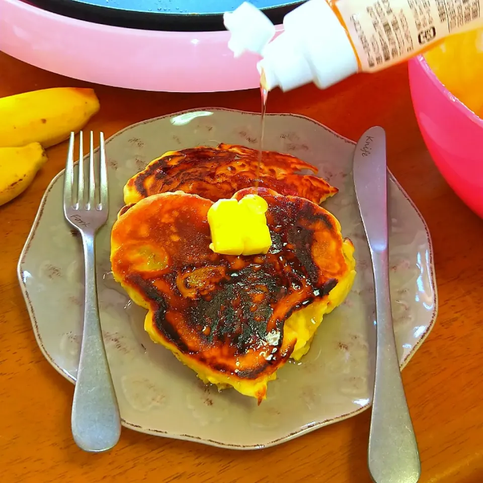 ハート型パンケーキ❤️🥞|とししいたけさん