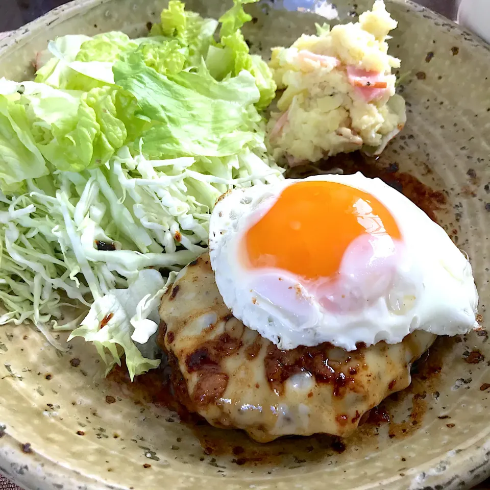 Snapdishの料理写真:照り焼きチーズハンバーグ|純さん