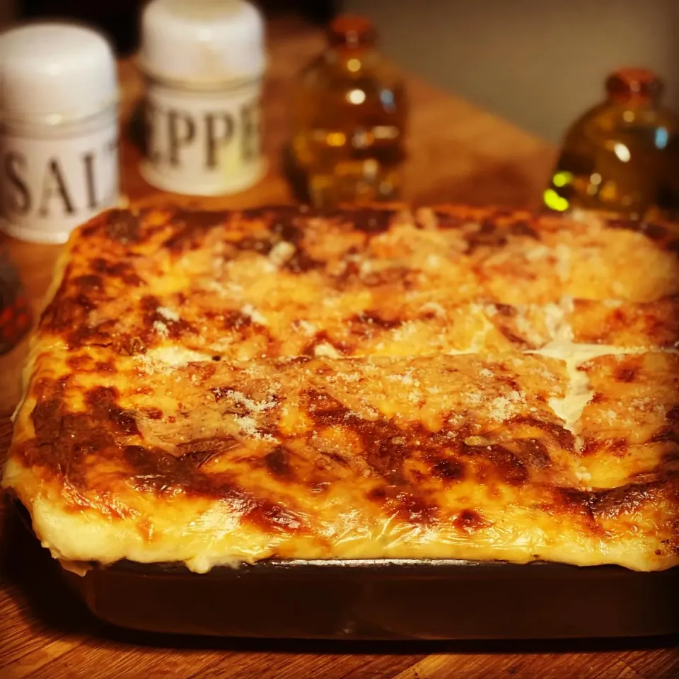 Homemade Lasagna baked and ready to eat cannot wait everybody is really hungry now #Italian #lasagna #pasta #homecooking|Emanuel Hayashiさん