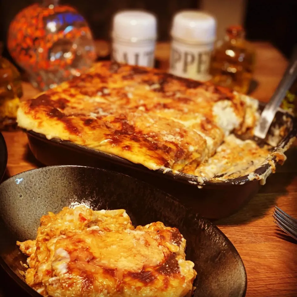 Homemade Lasagna baked and ready to eat cannot wait everybody is really hungry now #Italian #lasagna #pasta #homecooking|Emanuel Hayashiさん