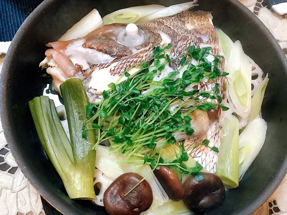 大きな真鯛のお頭🐟の酒蒸し😋|アライさんさん