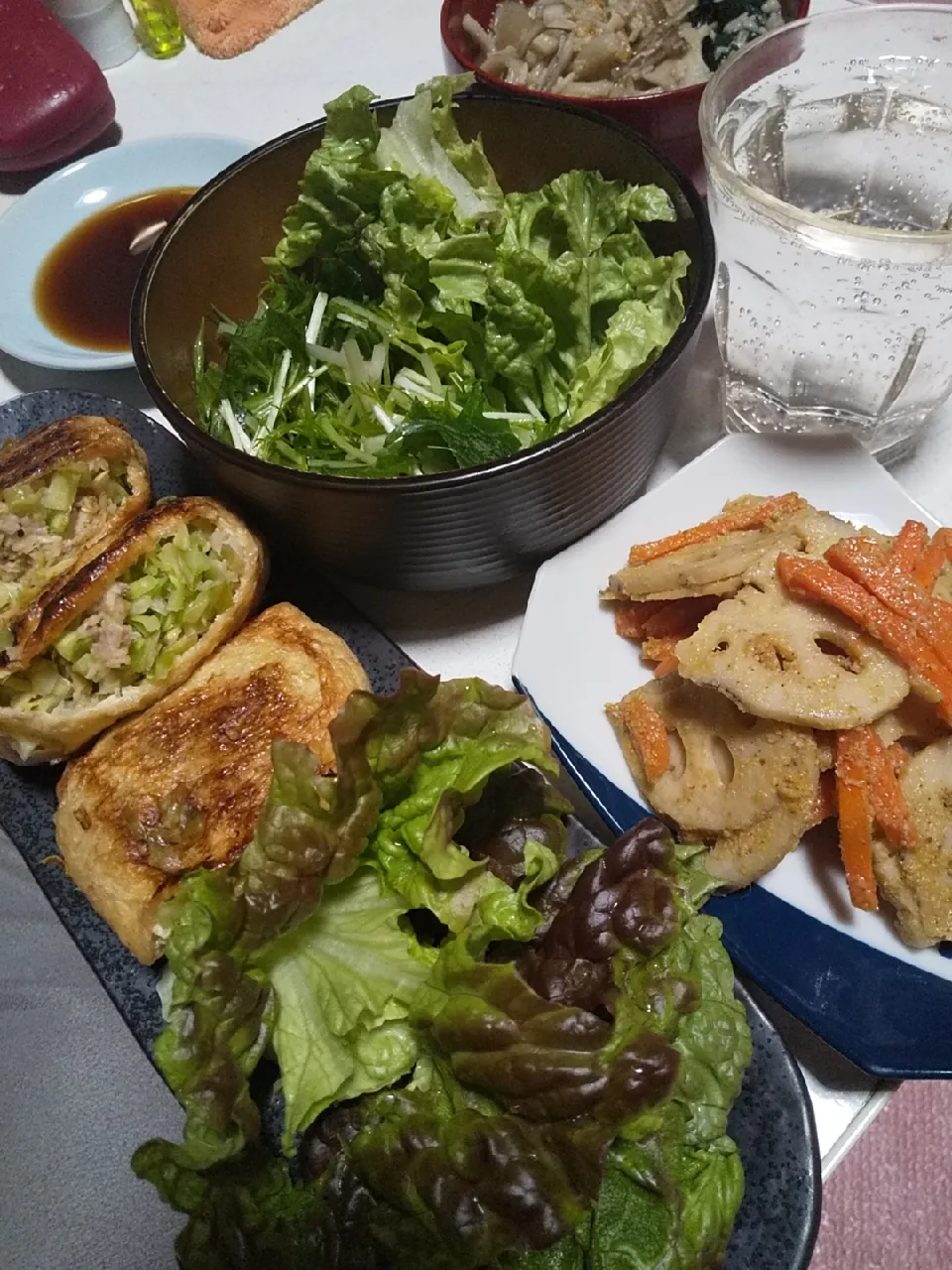 今日の晩御飯
※油揚げ餃子
※水菜の中華風サラダ
※れんこんきんぴら
※キノコとワカメのお味噌汁
※焼酎ハイボール|れあMIXさん