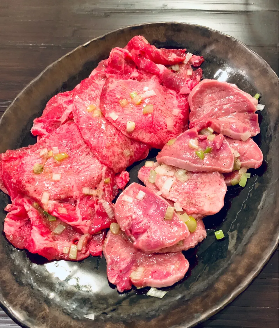 今日はおうち焼肉😋牛タンと豚タンをネギ塩タレで‼️|ぽくくんさん