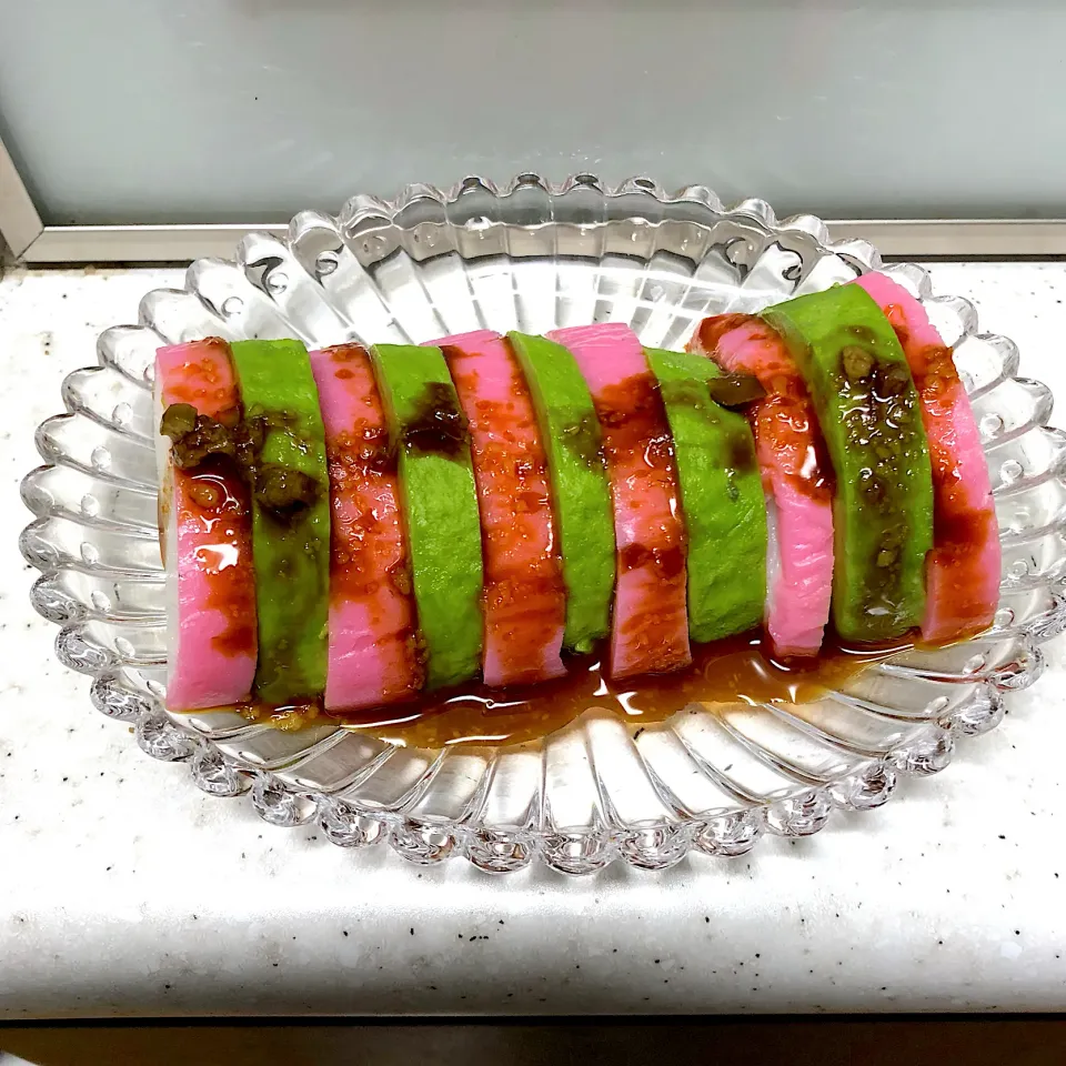 Snapdishの料理写真:⭐︎miyu⭐︎さんの料理 かまぼことアボカド🥑のわさびしょうゆカルパッチョ|ラブリー心愛さん