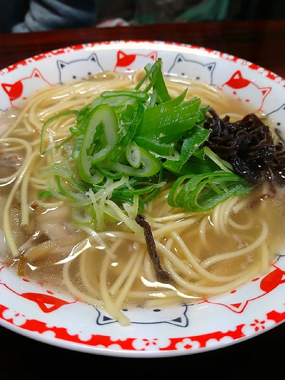 Snapdishの料理写真:1月30日 深夜ラーメン

２日間豚足と生姜を入れて煮込んだスープで作ったラーメン|田舎暮らしごはんさん