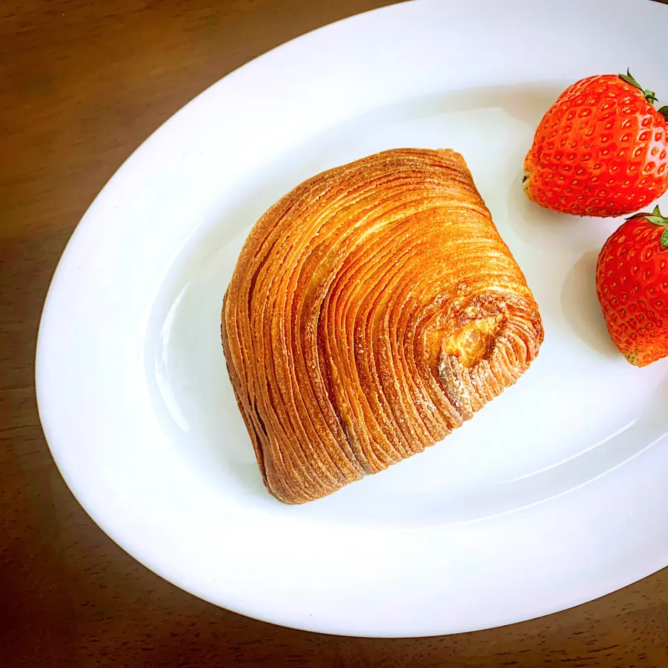 Snapdishの料理写真:カスタード餡デニッシュ🐚🍓|leeさん