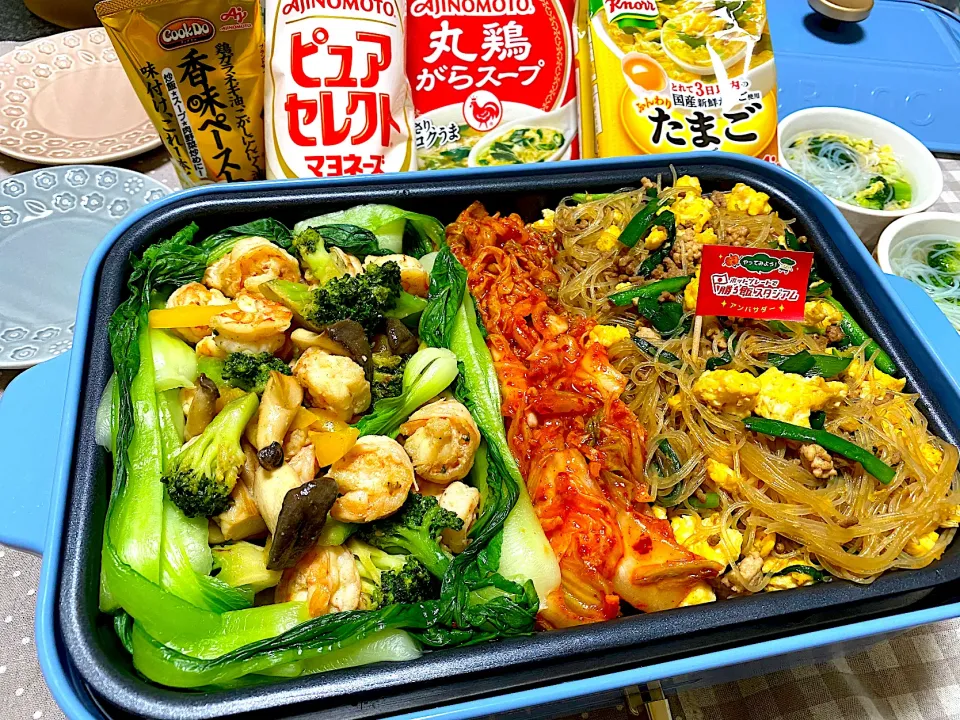 ホットプレートで『勝ち飯』スタジアム ⚑゛
❁エビとブロッコリーの香味ペースト炒め ✖︎ 春雨とニラ玉炒め 𝕨𝕚𝕥𝕙キムチ
❁「クノール」ふんわりたまごスープ 春雨入り|がぁがさん