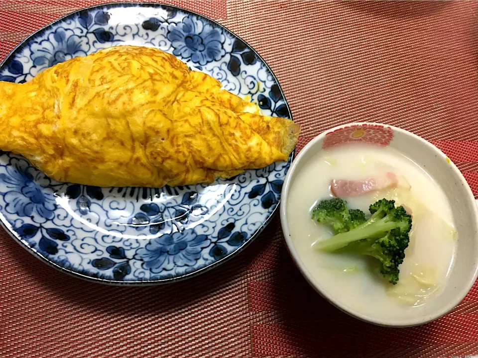 味の素さんありがとう☺️ＫＫコンソメでトマトと椎茸の炊き込みご飯で、リメイクオムライス🙌🏻|1614さん