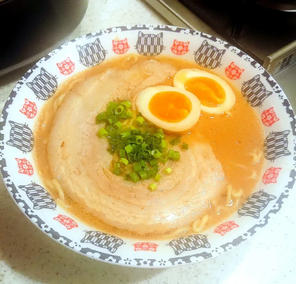 マルちゃん正麺♡豚骨醤油味
#手作りチャーシュー
#半熟味玉(めんつゆ使用)|GGGさん