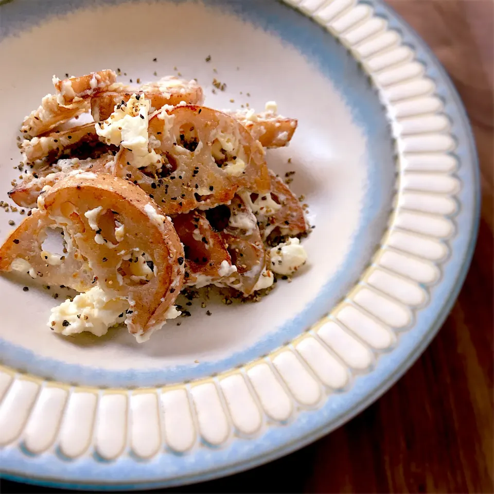 あいさんの料理 れんこんのオリーブオイル焼きクリームチーズからめ|めぐぐさん