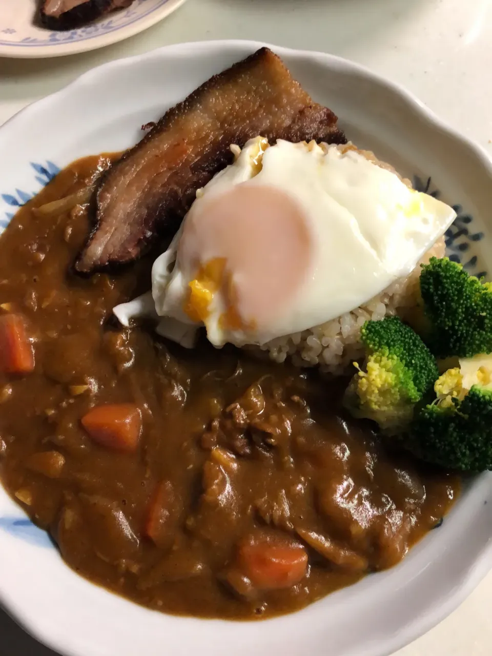 カレーライス　目玉焼き崩れた|yukiさん