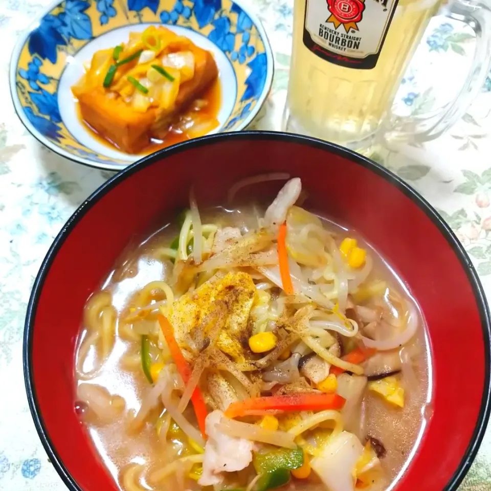 Snapdishの料理写真:野菜をたっぷり入れておいしく☆マルちゃんのちゃんぽん麺＆厚揚げの甘辛煮|うたかた。さん