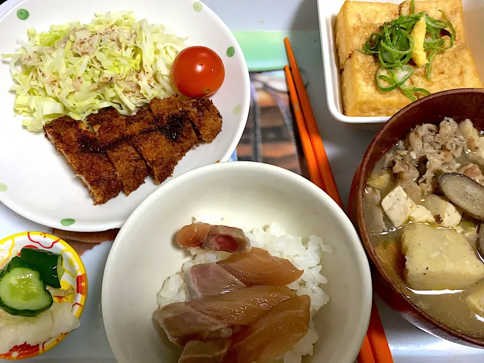 Snapdishの料理写真:とんかつ、厚揚げ豆腐、豚汁、ブリ漬けの夜ご飯|あんこさん