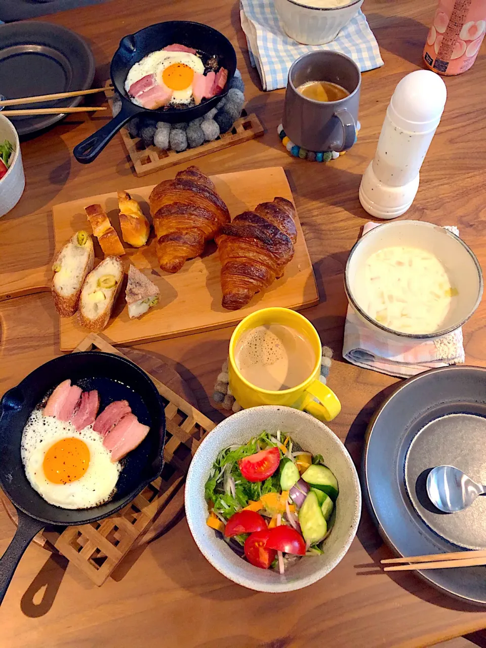 Snapdishの料理写真:ル・プチメックのパンといつもの目玉焼き定食|こんぶさん