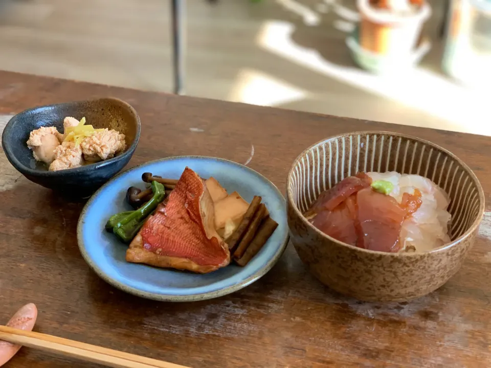 助子の含め煮・金目鯛の煮付け・マグロ漬けと鯛の昆布締め丼|takosさん