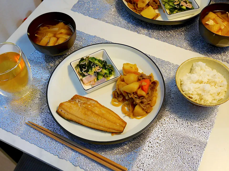 Snapdishの料理写真:肉じゃがとホッケ定食|yudai86さん