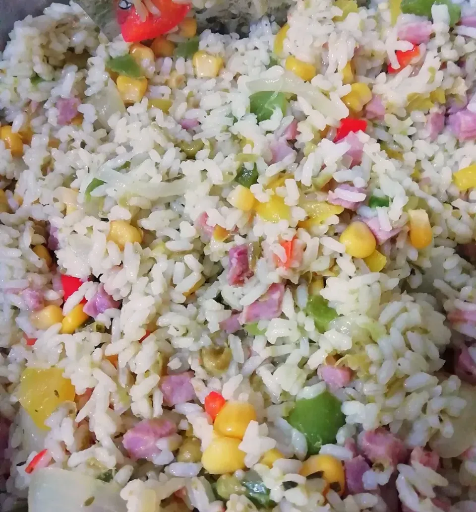 Arroz c/ milho ervilhas fiambre pimentos|Fiama Casteloさん