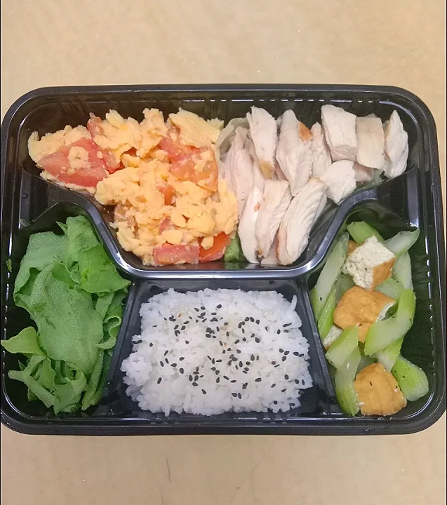 Healthy Lunch Box
@Oven Bake Chicken Breast
@America Eggs with Tomatoes
@Celery with Taufu
@Salad Common Ice Plant
@Rice|steady chanさん