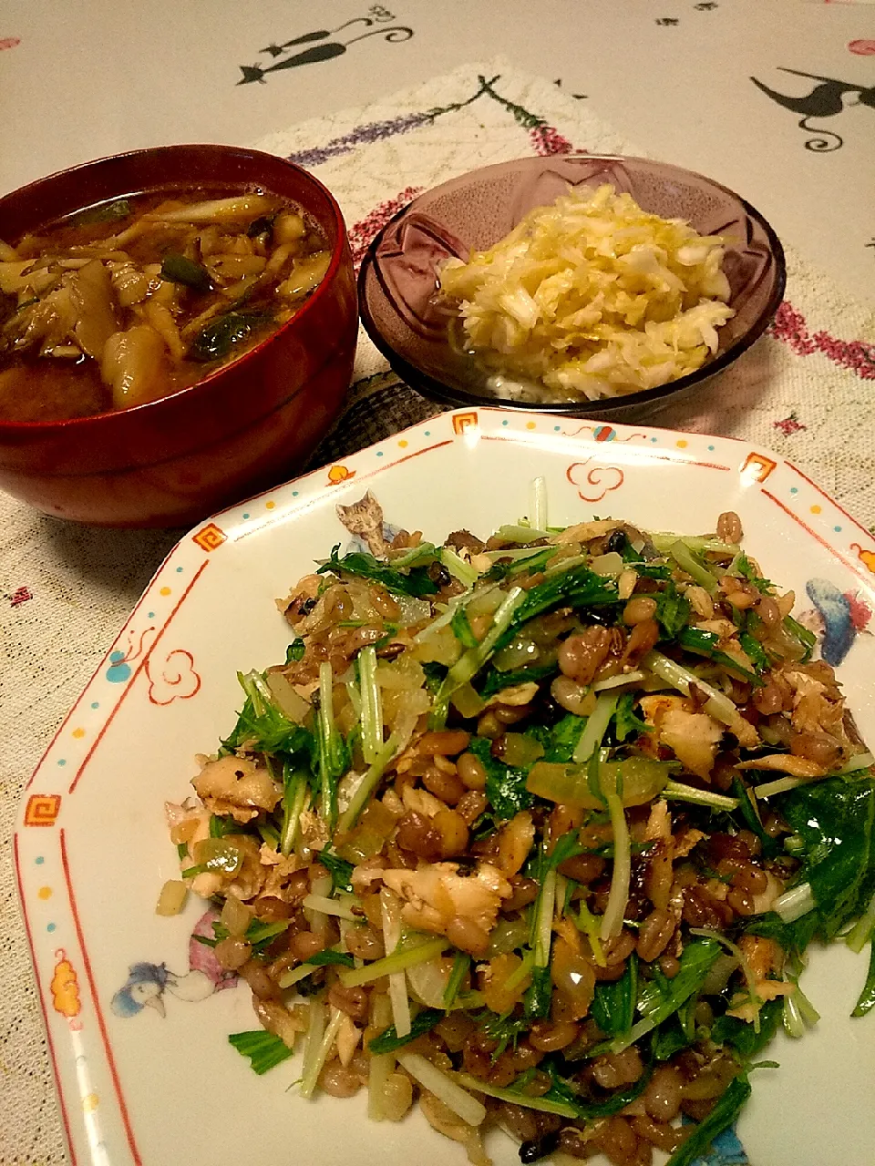 今日のお昼
※水菜と塩サバのチャーハン～雑穀ご飯
※酢キャベツ
※キノコとネギとワカメのお味噌汁|れあMIXさん