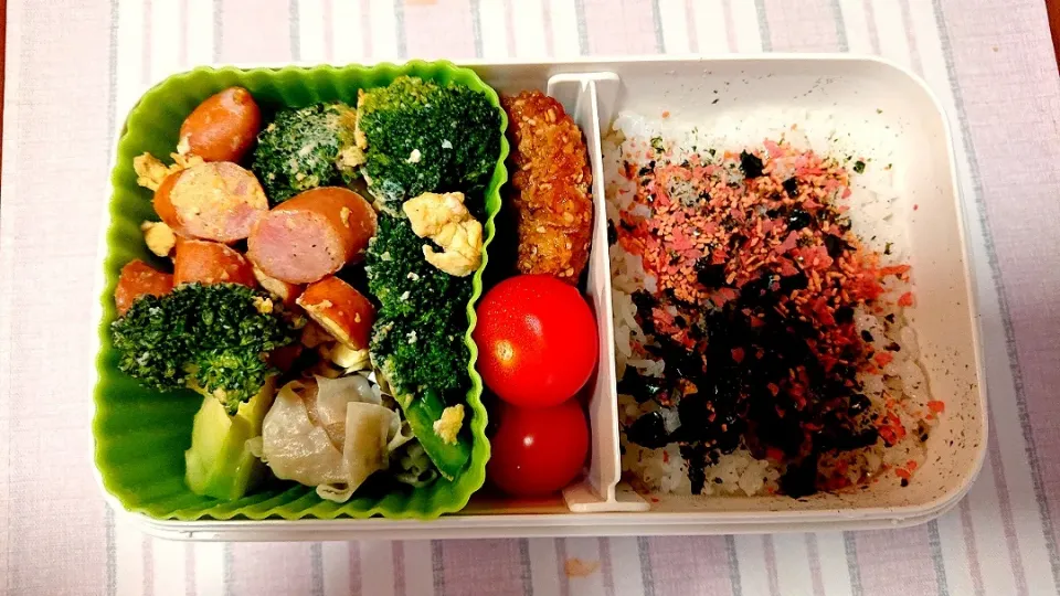 ブロッコリーとウインナーと卵の炒め物❤️旦那さんお弁当🎵😊|かおるcitronさん