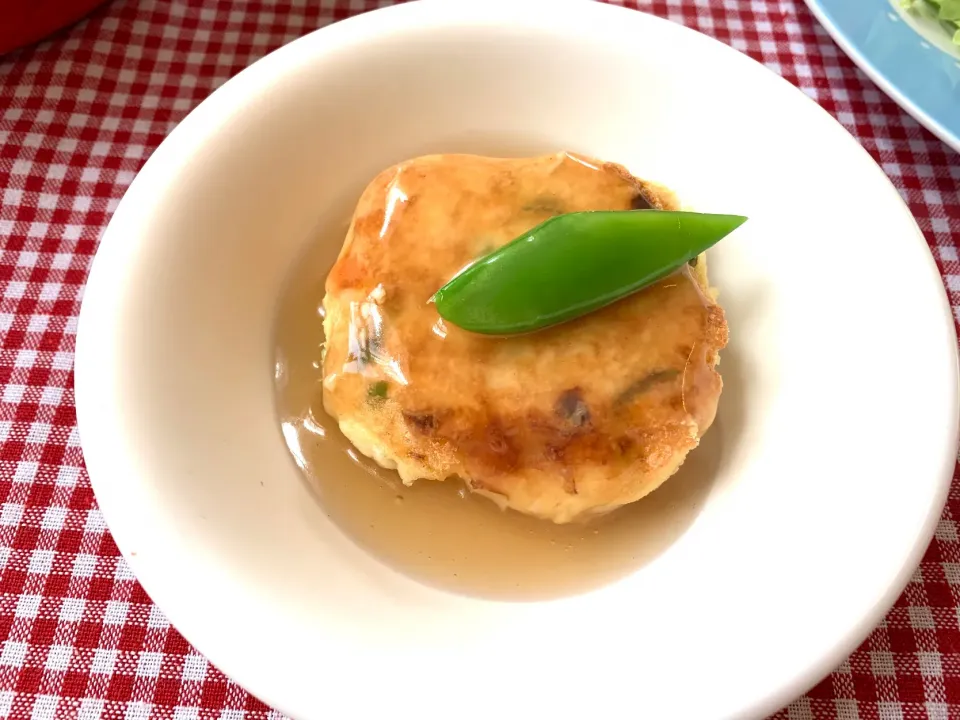 定番の「お豆腐バーグ」に和風とろりの餡掛けです🎵|ことはさん