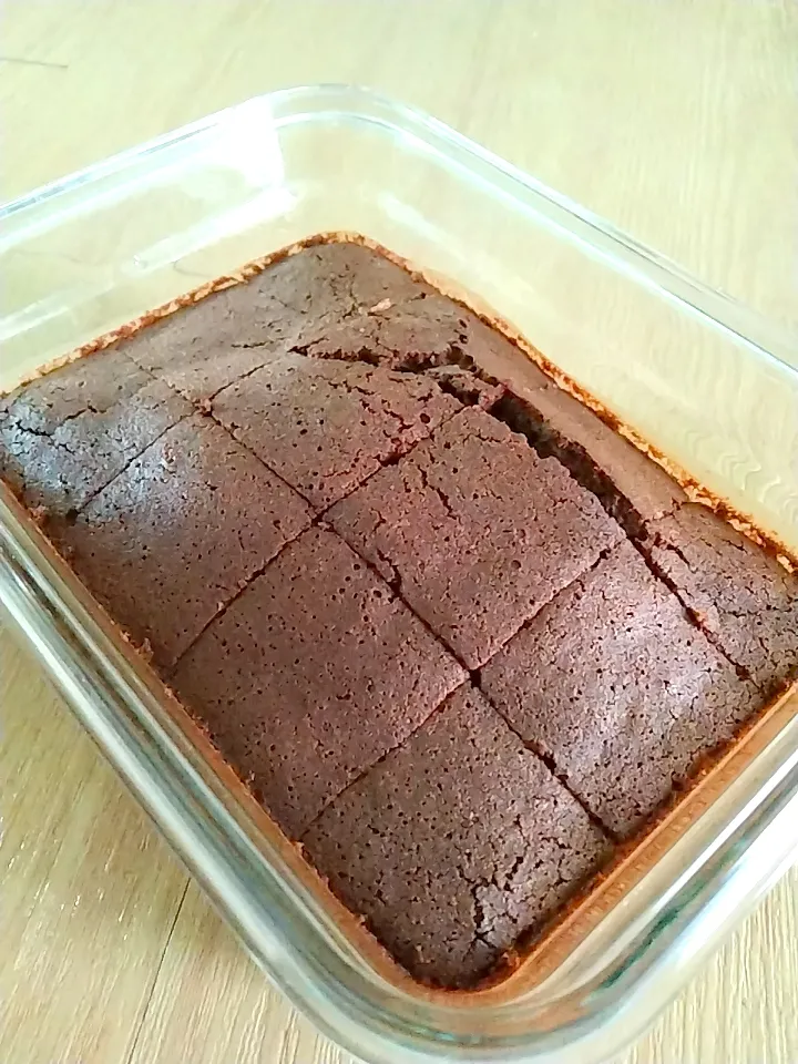 Snapdishの料理写真:Air fried dark chocolate cake|HilaryLohさん