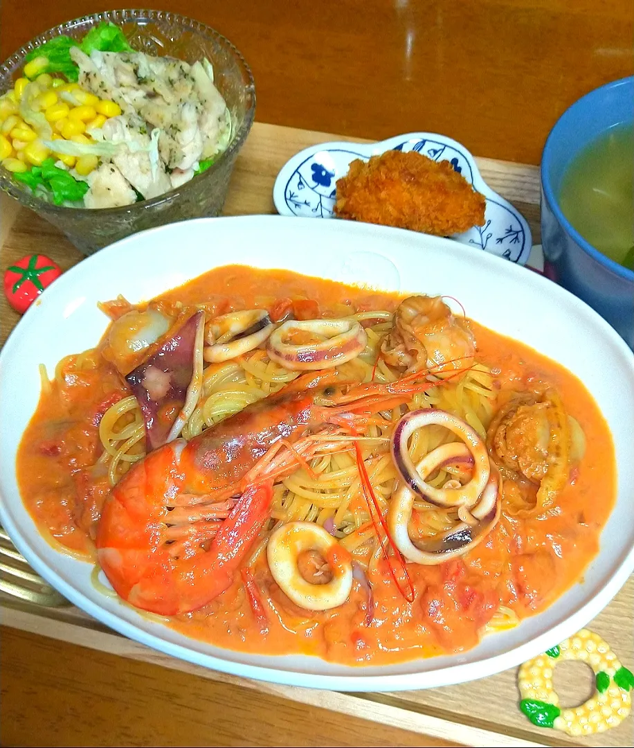 魚介のトマトクリームパスタ🍝|とししいたけさん