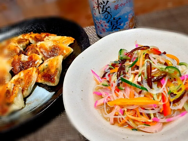 Snapdishの料理写真:カラフル春雨サラダ🥗
大阪名物　点天の一口餃子🥟|びせんさん