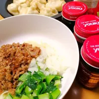 Snapdishの料理写真:ユウキ食品「中華調味料7点セット」当選ありがとうございます✨
甜麺醤たっぷりのジャージャー麺と焼き肉饅作ってみました😋|ナナオさん