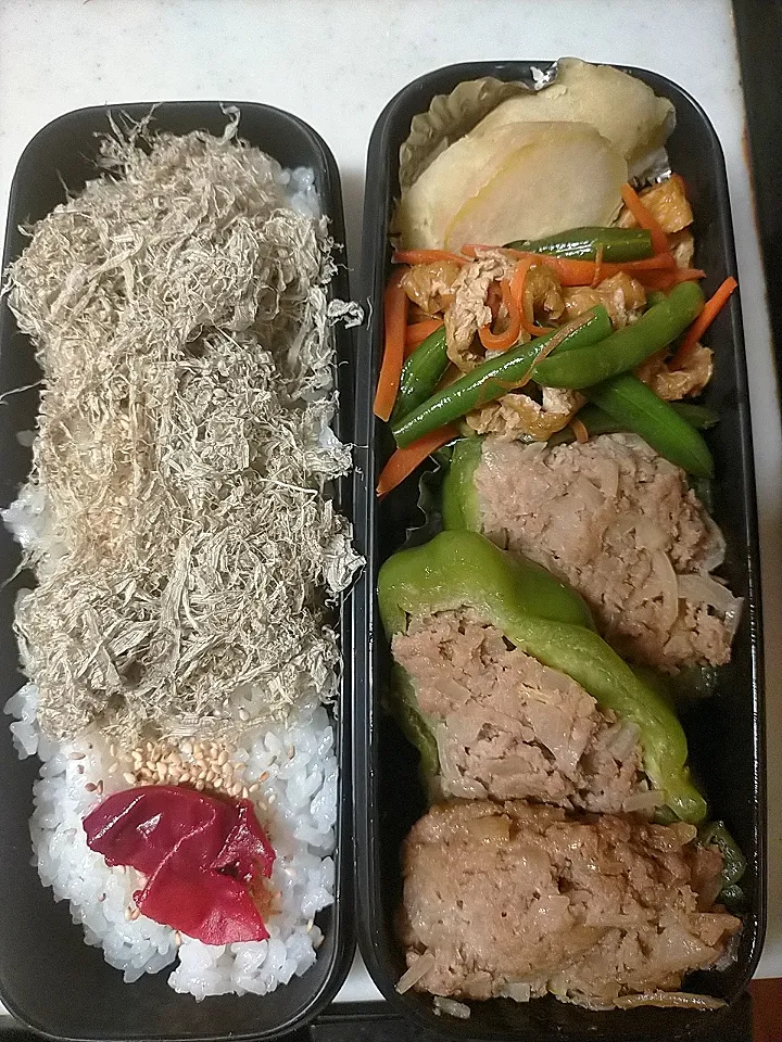 Snapdishの料理写真:野菜たっぷり弁当
★ピーマンの肉づめ
★いんげん・人参・油あげ炒め
★さつまいも蒸し|芽亜里さん