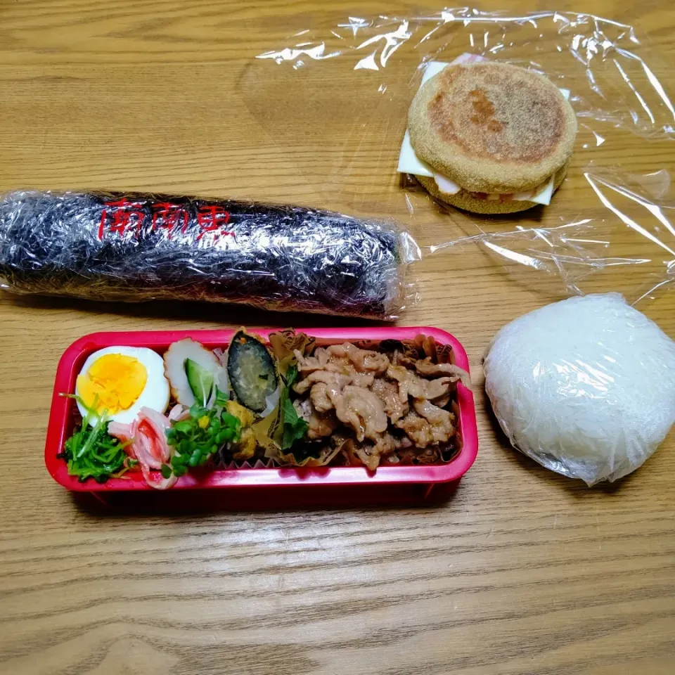 Snapdishの料理写真:『恵方巻きお弁当 旦那さま昼夜、翌朝お弁当』|seri-chanさん