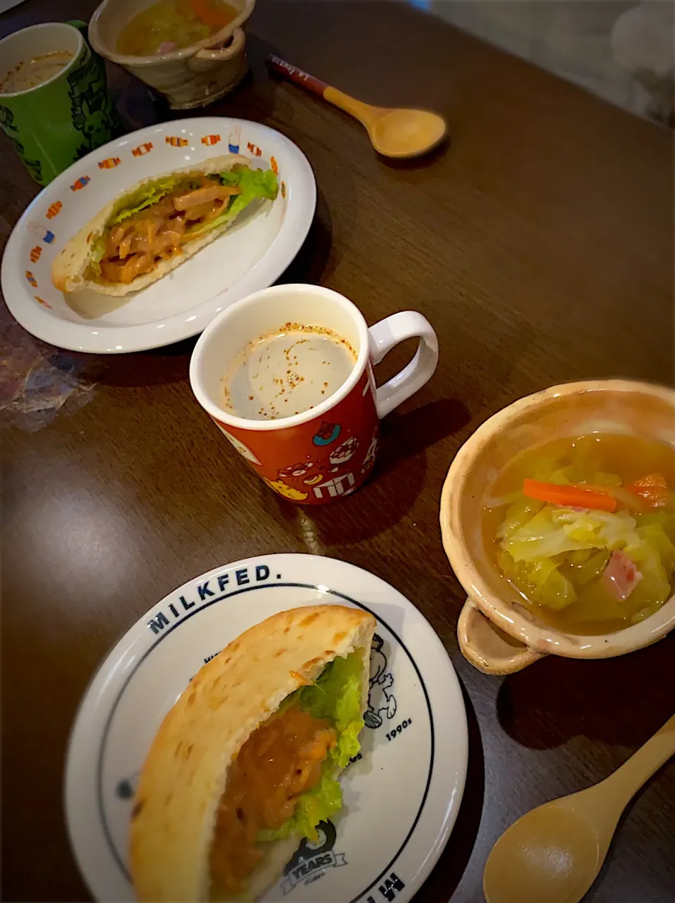 ピタパンチキンサンド🥙　キャベツとベーコンのスープ🥓🥬　コーヒー☕️|ch＊K*∀o(^^*)♪さん