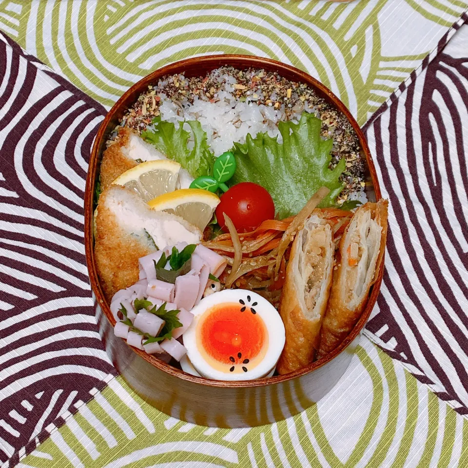 Snapdishの料理写真:今日の旦那のお弁当は、ささみ大葉フライ弁当です^ ^|ヤマネコさん