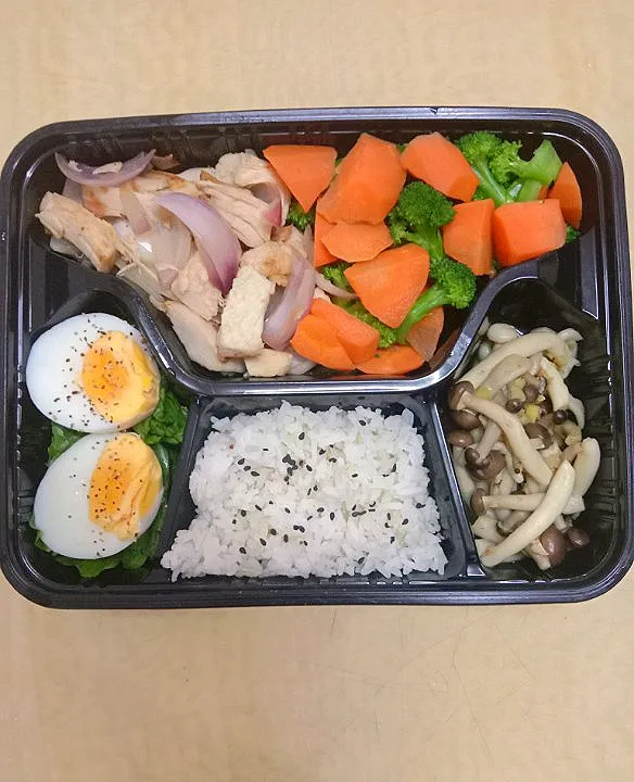 Healthy Lunch Box
@Chicken Breast with Onion
@Japanese Mushroom with Ginger
@Brocoli and Carrot
@Hard Boil Egg  @Rice|steady chanさん