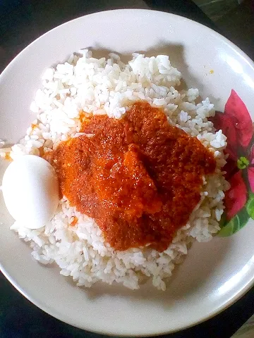 Rice and meat stew with boiled egg.|Foodingさん