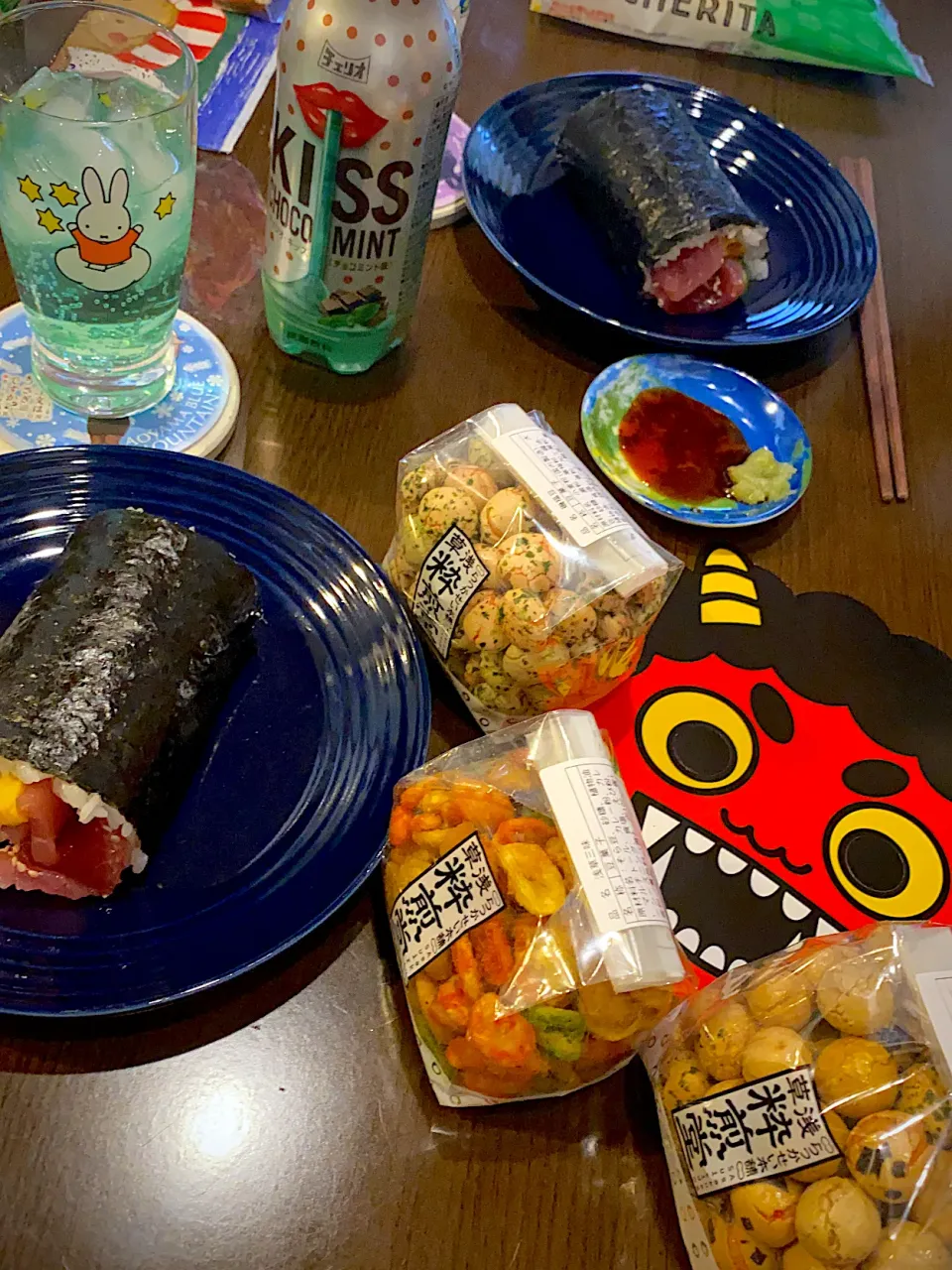 👹恵方巻き　鮪　卵焼き　キュウリ　マルゲリータ包みピザ　豆菓子　チョコミントソーダ🍫🌿|ch＊K*∀o(^^*)♪さん