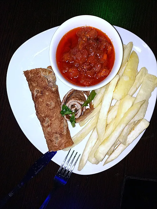 soy sauce egg roll with chips and tomato sauce|Iamchef Biancaさん